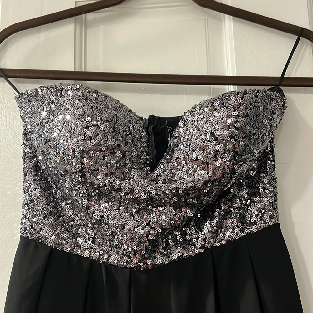 Black and silver sequined party dress!
